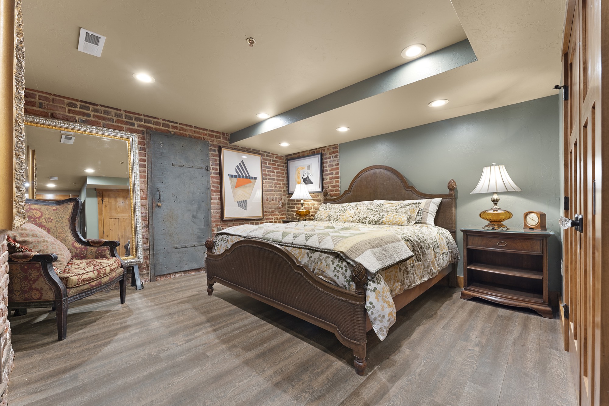 The Bedroom: Peabody Whitehead Mansion, Unit 10