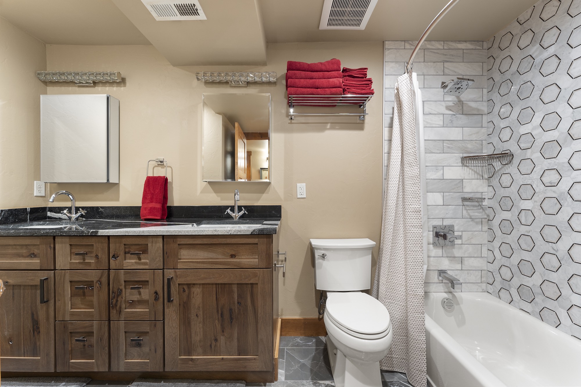 The Bath: Peabody Whitehead Mansion, Unit 10