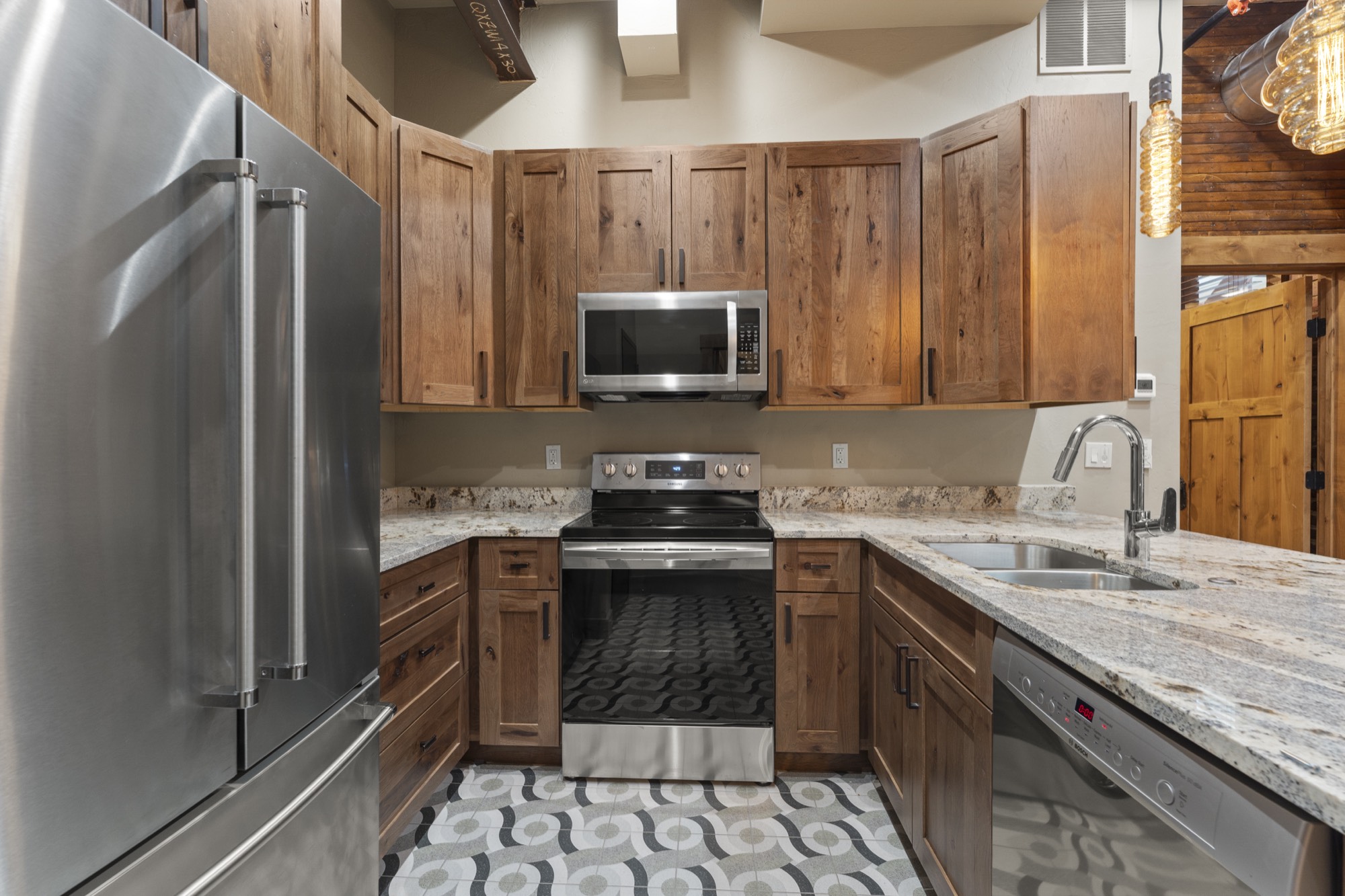 The Kitchen: Peabody Whitehead Mansion, Unit 100